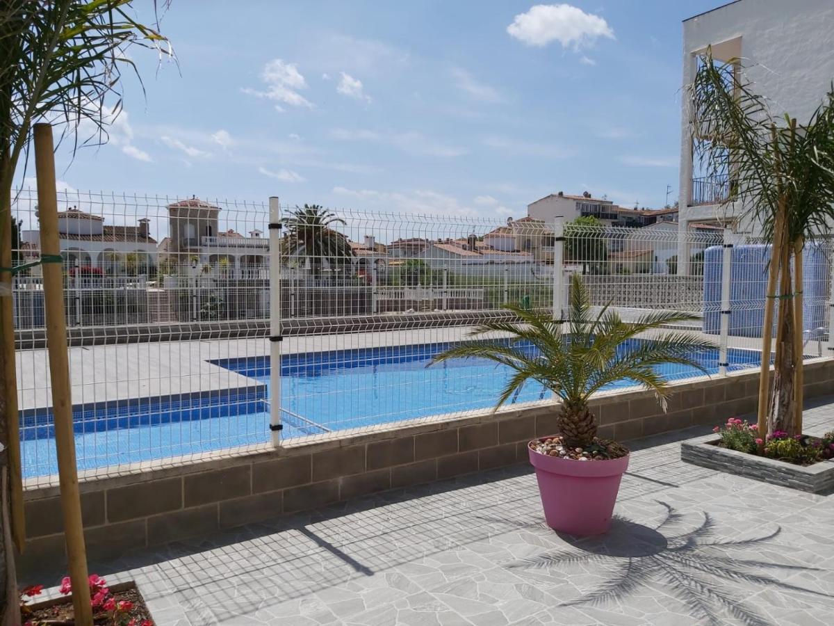 Apartament Amb Piscina เอมปูเรียบราบา ภายนอก รูปภาพ